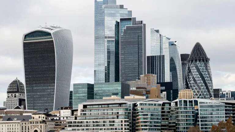 Illustration for: Paris excluded: UK bank lobby cites London tax rates ahead of budget